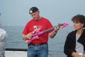 Luftgitarrenwettbewerb an Bord